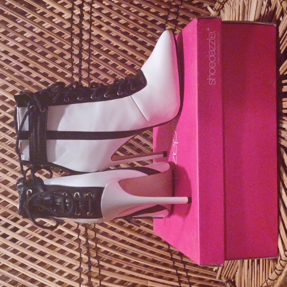 Sacha bootie shoes - Picture 3 of 3